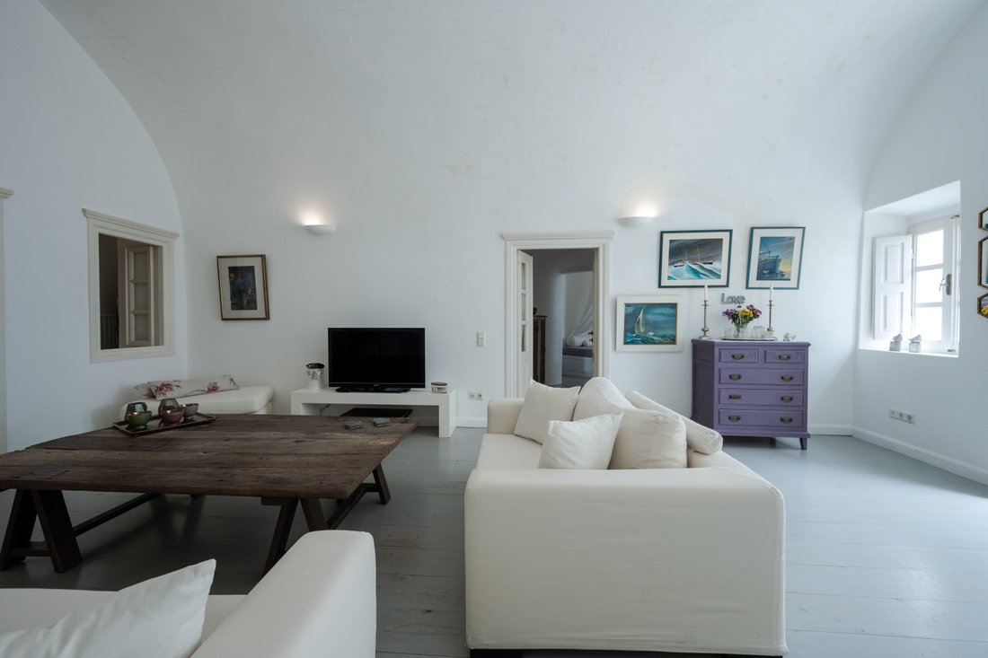 House in Thira, Aegean, Greece 3 - 12005859