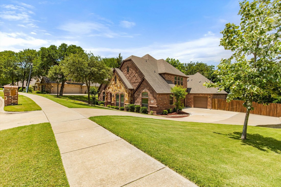 Traditional Beauty On 1/2 Acre In In Midlothian, Texas, United States