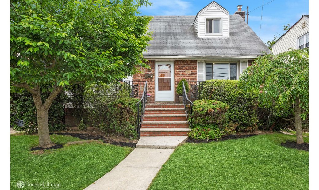 House Lynbrook In Lynbrook, New York, United States For Sale (12010470)