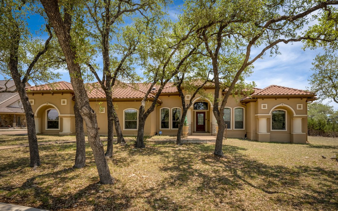 Preciosa Casa De Un Piso En El Cruce En En Spring Branch, Texas