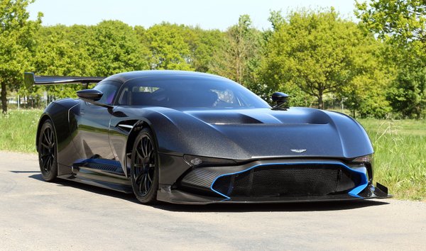 2016 Aston Martin Vulcan (10770525)