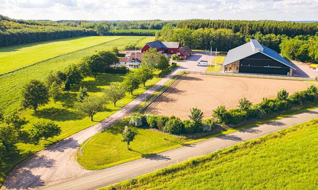 unique-horse-farm-amongst-breath-taking-in-billinge-sk-ne-county