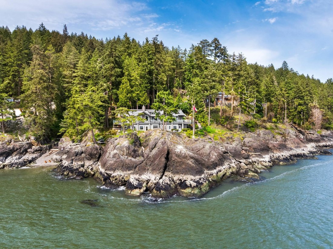 1187 Fairweather Road, Bowen Island, In Bowen Island, British Columbia