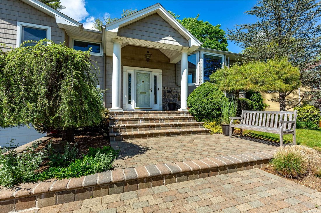 West Birchwood In Jericho, New York, United States For Sale (12022082)