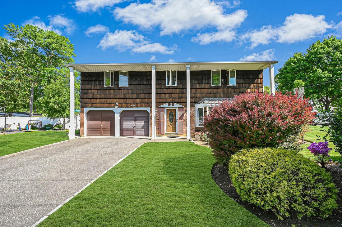 House in Smithtown, New York, United States 1 - 12021965