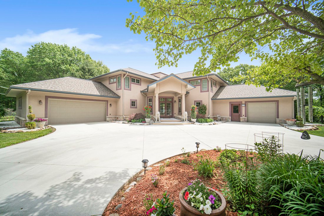 4 Bedrooms Single Family Detached In Summit Township, Michigan, United