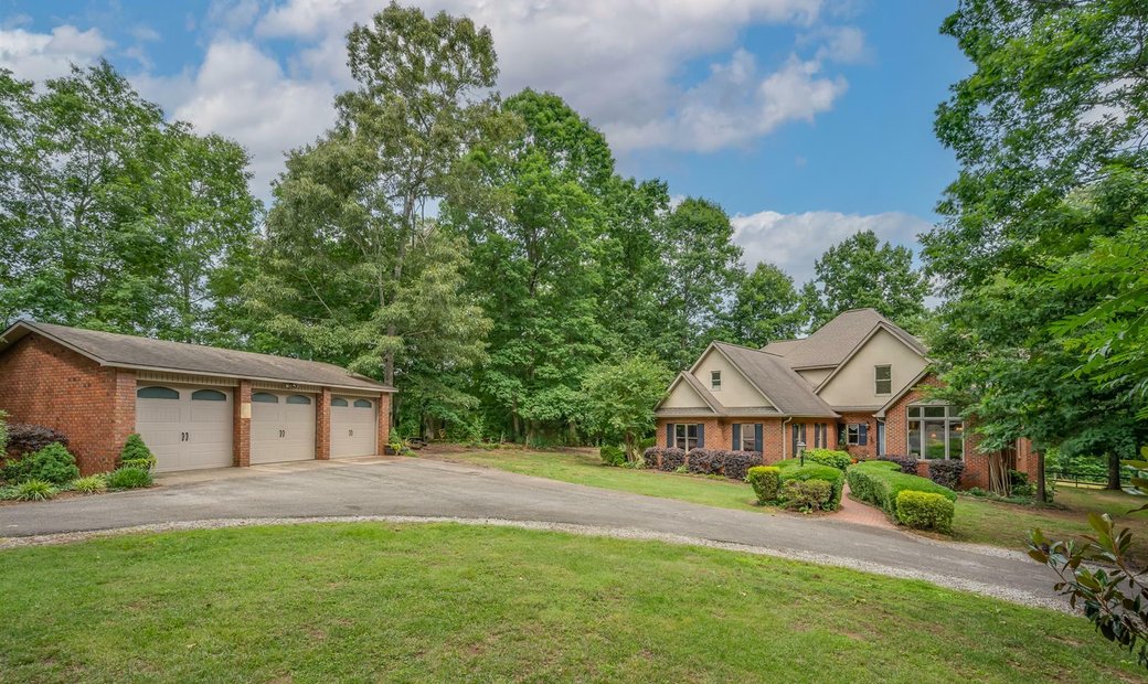 3 Bedrooms Farm/Ranch In Shelby, North Carolina, United States For Sale (12024398)