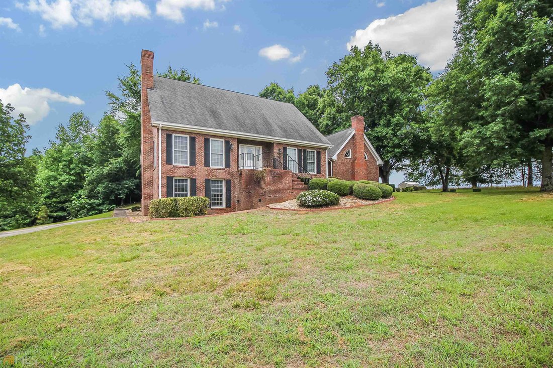 4 Bedrooms Single Family Detached In Good Hope, United States