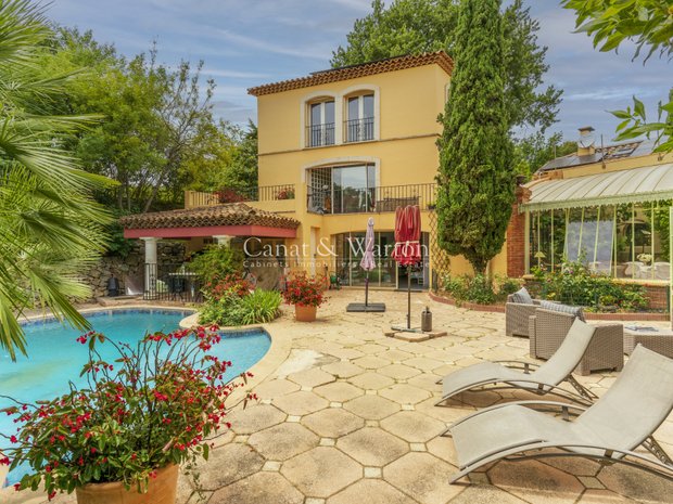 Luxury villas with terrace for sale in Toulon, Provence-Alpes-Côte d ...