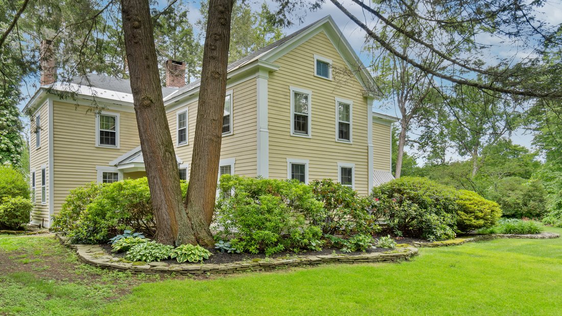 1700's Stockbridge Colonial In West Stockbridge, Massachusetts, United