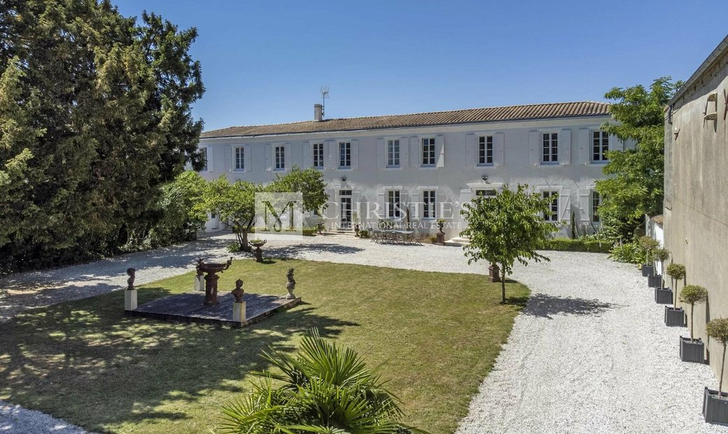Te Koop, 320m2 Huis Met Zwembad In In La Rochelle, Nouvelle Aquitaine