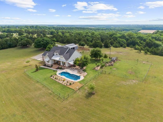 Luxury homes for sale in Trenton, Texas | JamesEdition