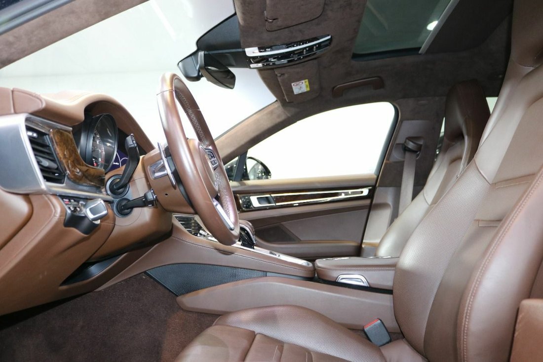 Sedan in Dubai, Dubai, United Arab Emirates 5 - 12035976
