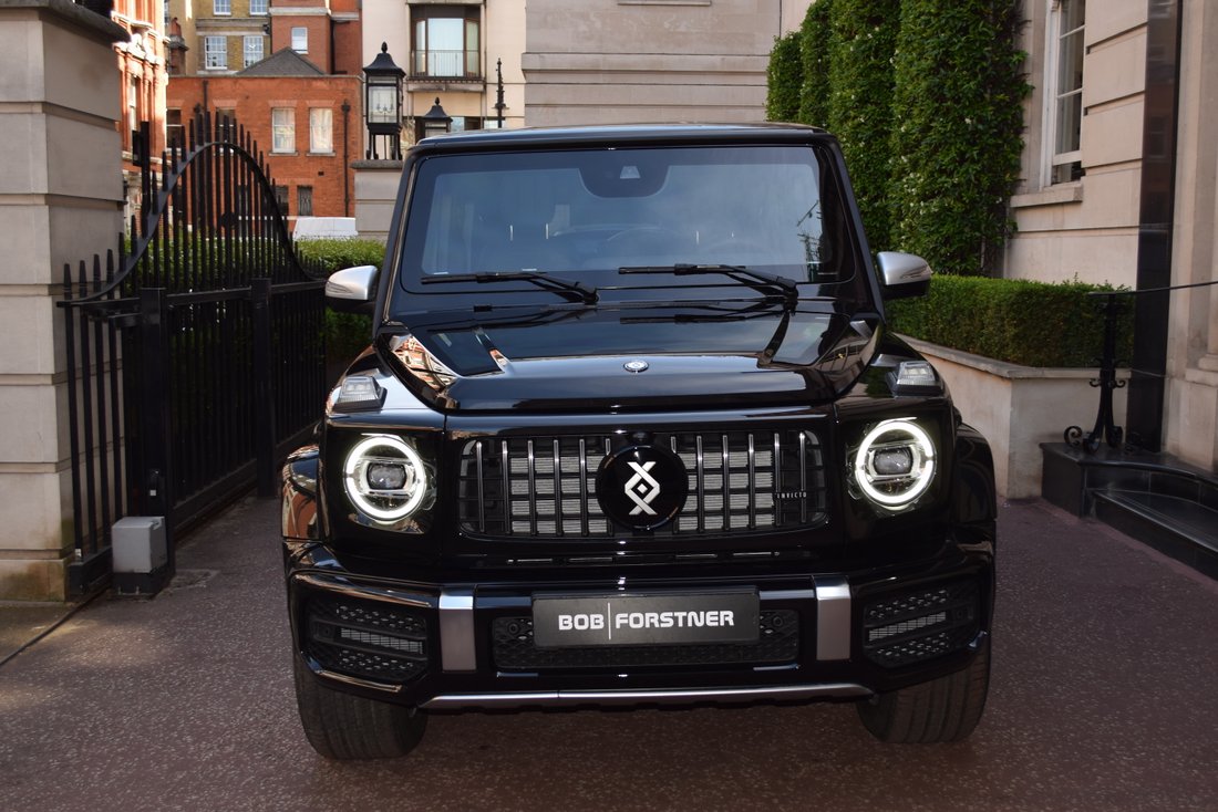 Suv in London, England, United Kingdom 2 - 12039338