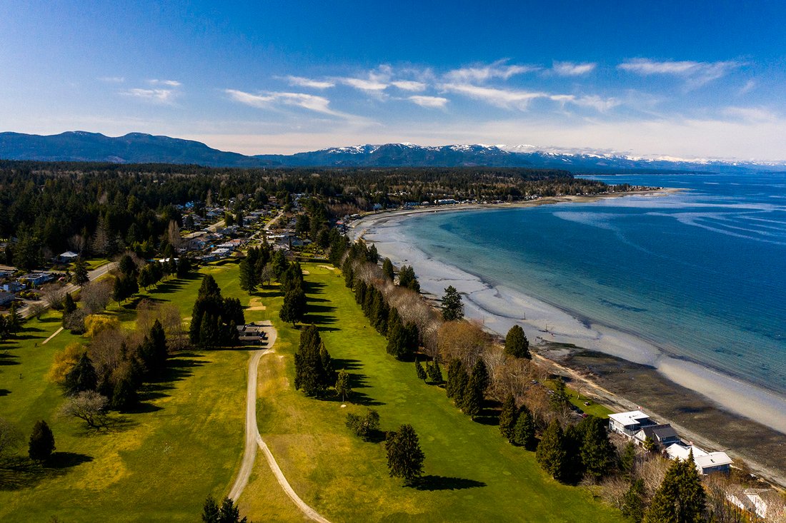 Distinctive Condo In Downtown In Qualicum Beach, British Columbia