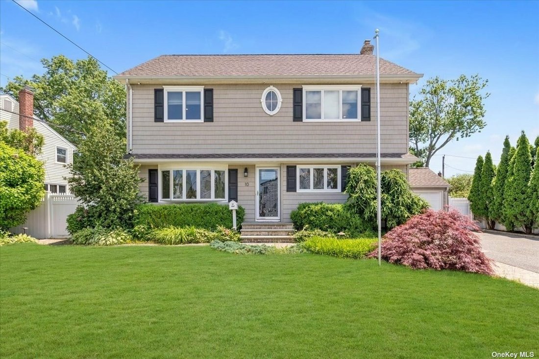 House Hicksville In Hicksville, New York, United States For Sale (12037421)