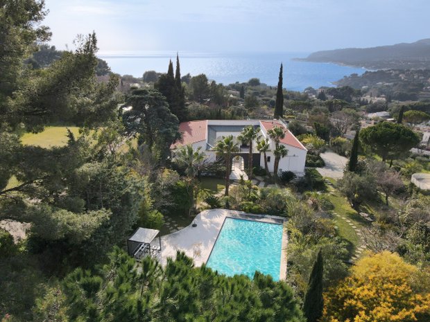 Luxury houses with garage for sale in Cassis, Provence-Alpes-Côte d ...
