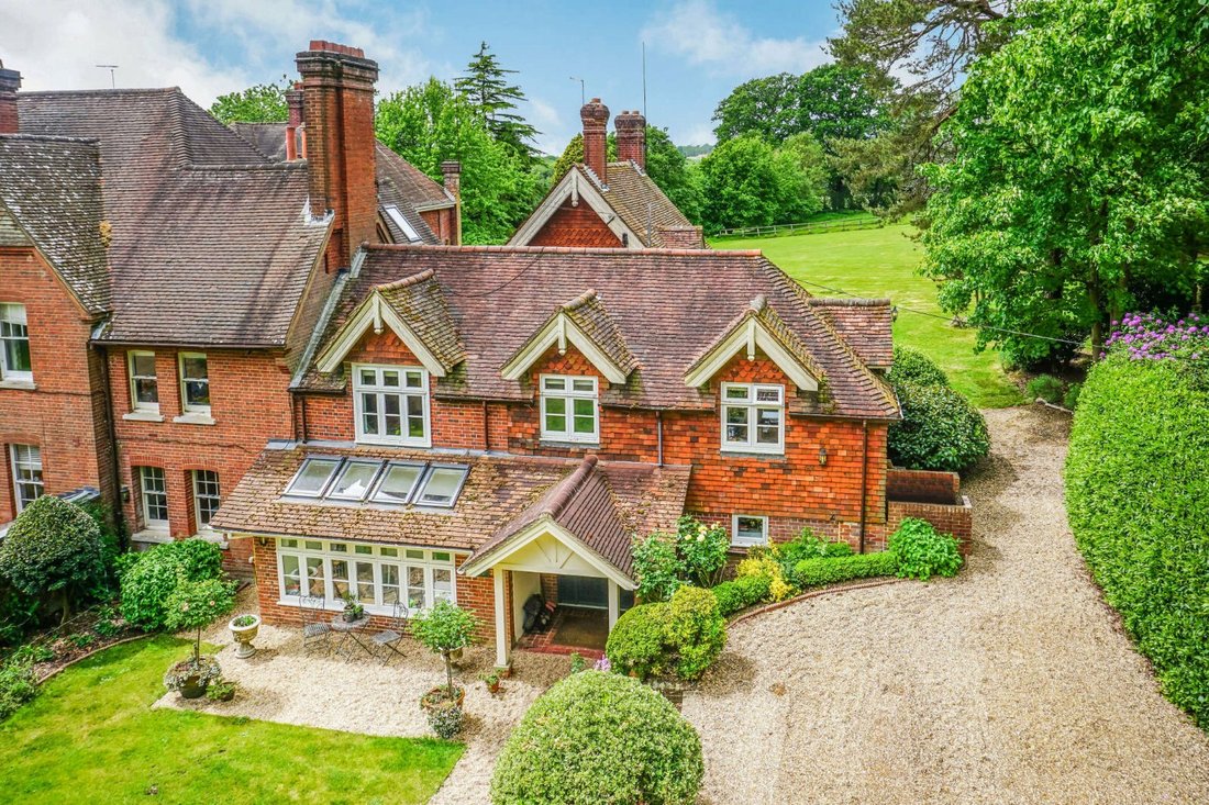Extensively Renovated Period Home In In Haywards Heath, England, United