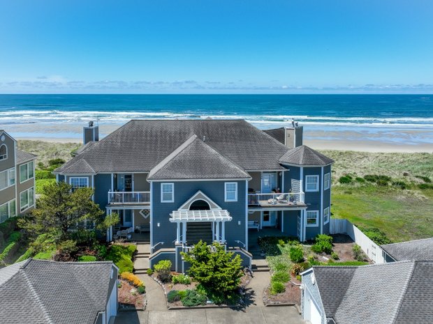 Luxury condos with private beach for sale in Newport, Oregon | JamesEdition