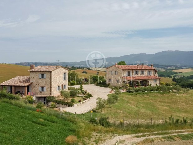 Luxury estates with balcony for sale in Acquasparta, Umbria, Italy ...