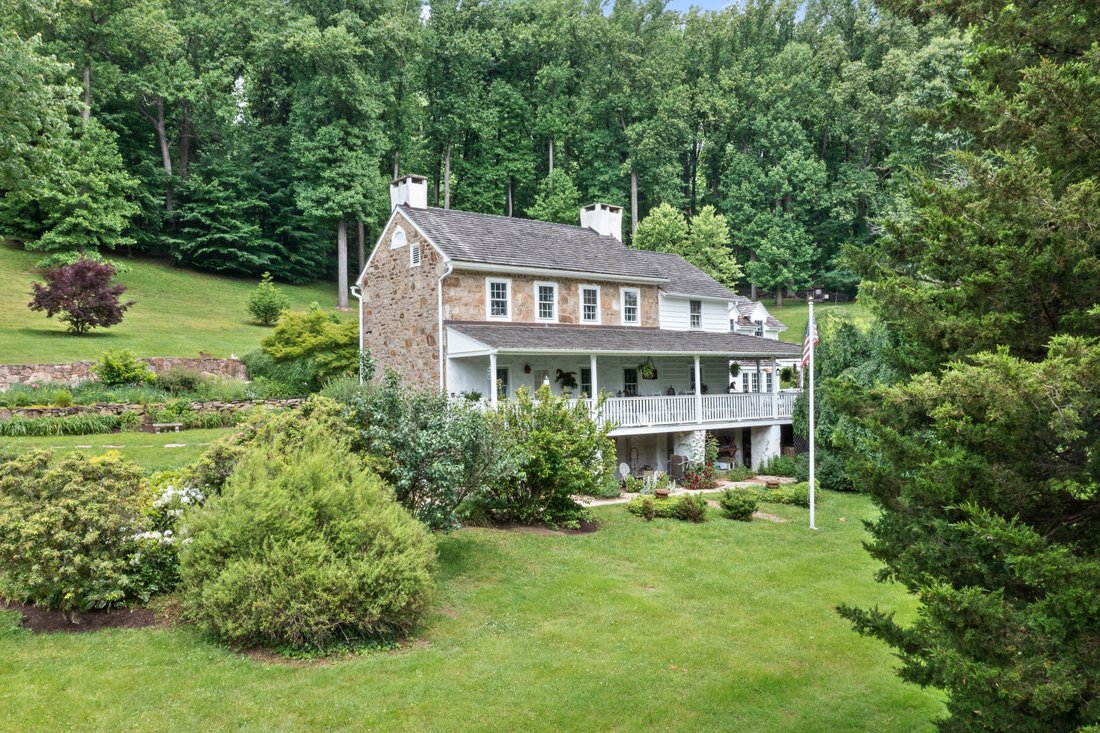 1129 Davis Lane, Chester In Chester Springs, Pennsylvania, United