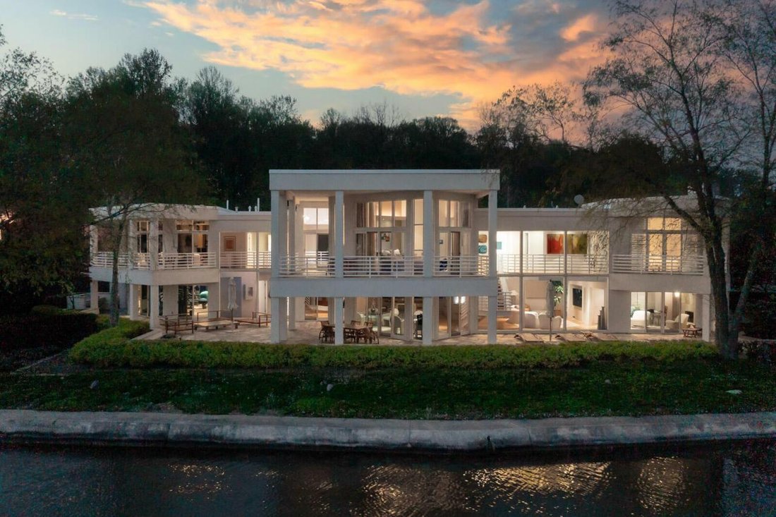 Diamond Lake Luxury Home In Cassopolis, Michigan, United States For