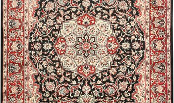 Tabriz Curvilinear Rectangle Wool Black 4′ 7 X 6′ 8 / 140 X 203 – 78644751