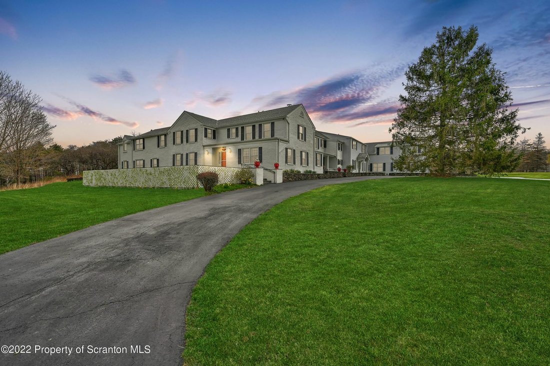 8 Bedrooms Single Family Attached In Dalton, Pennsylvania, United