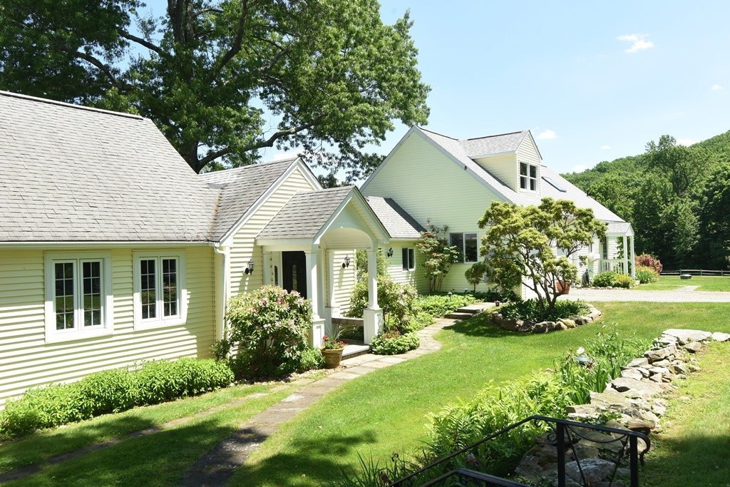 6 Bedrooms Single Family Detached In Brewster, New York, United States