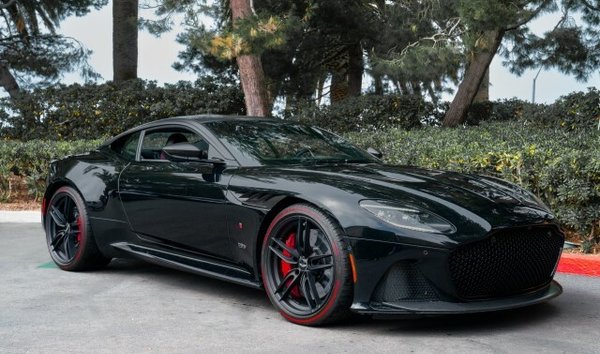 2019 Aston Martin DBS (12051825)