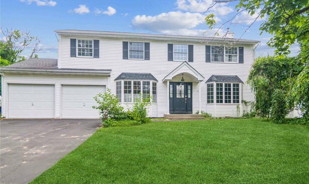 House Centereach In Centereach, New York, United States For Sale (12052439)