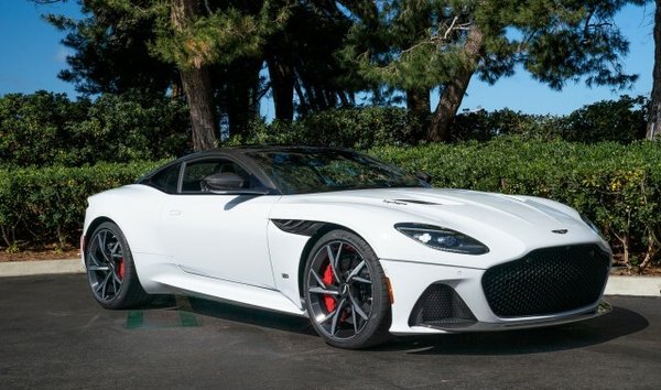 2019 Aston Martin DBS (12051813)