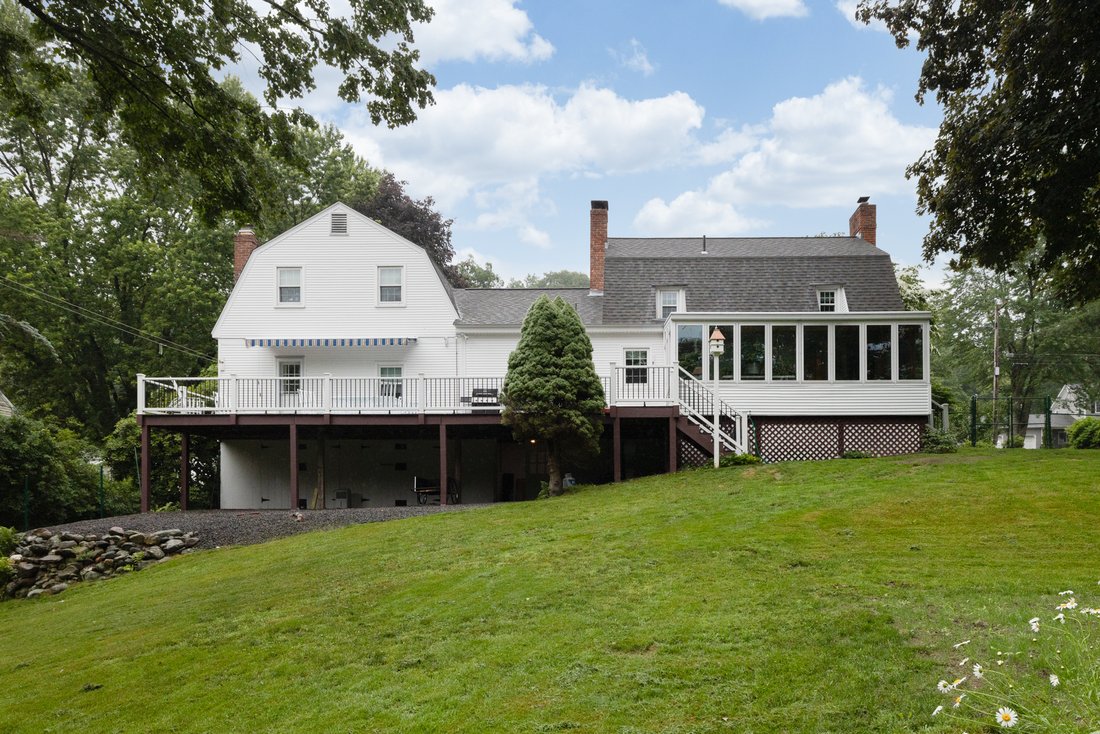 5 Bedrooms Single Family Detached In Middlebury, Connecticut, United States For Sale (12048194)
