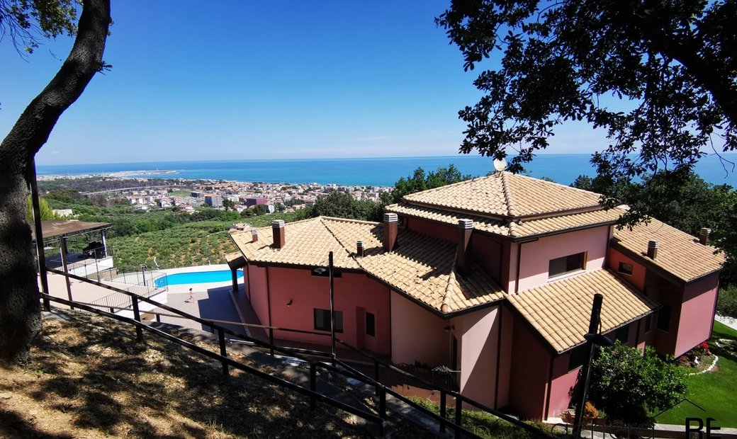 Villa Panoramica In Francavilla Al Mare Abruzzo Italy For Sale