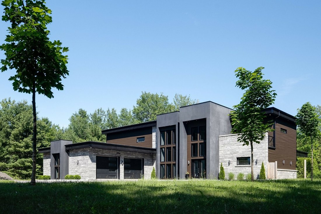 Unique And Spacious Home In Trois Rivières, Quebec, Canada For Sale