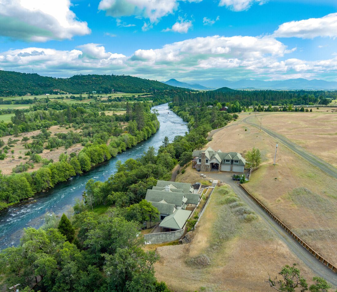 One Of A Kind Riverside Sanctuary In White City, Oregon, United States For Sale (12058073)