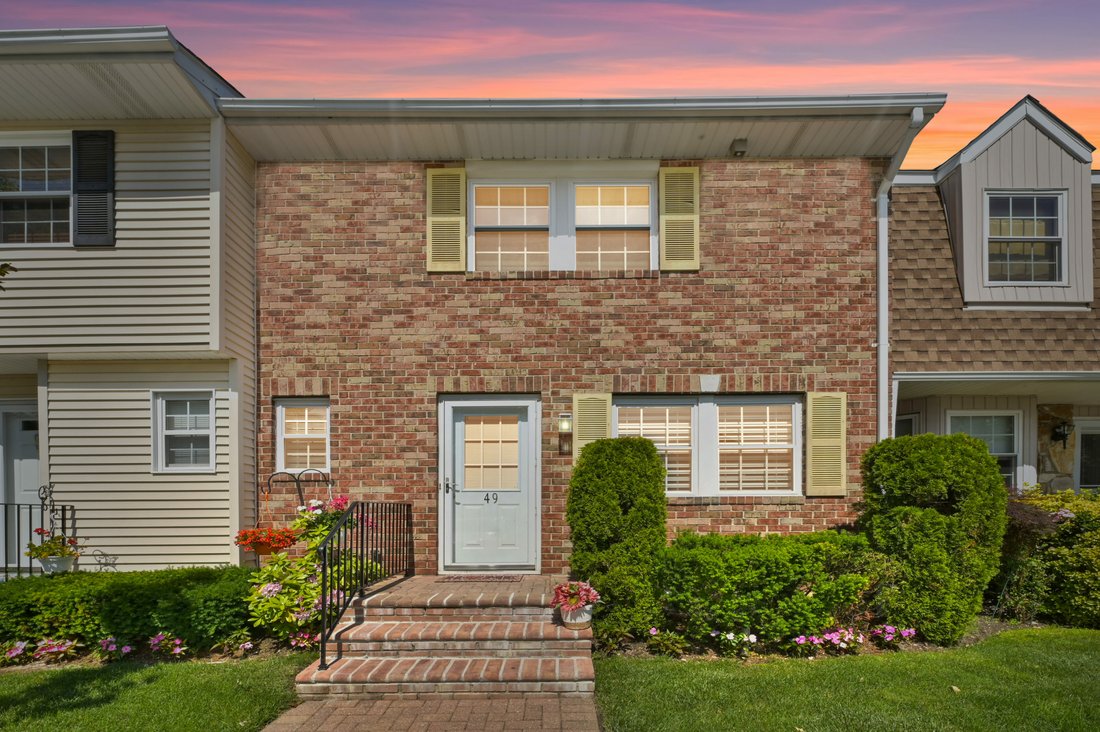 49 Woodlake Drive, Woodbury, Ny, 11797 In Woodbury, New York, United