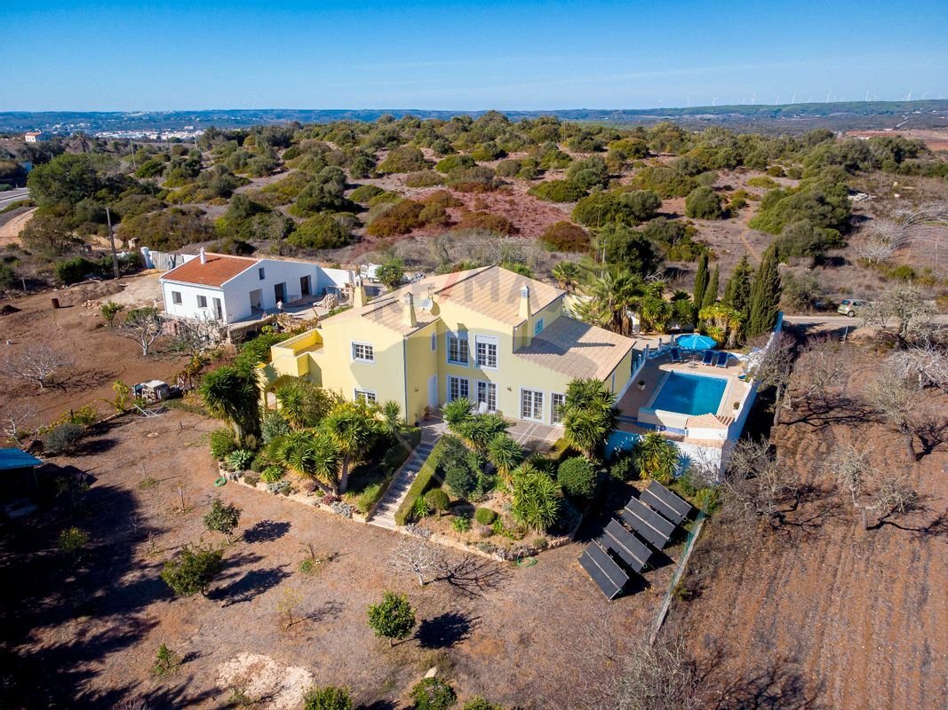 Stylish 4 Bedroom Villa Luz, Algarve In Luz, Algarve, Portugal For Sale