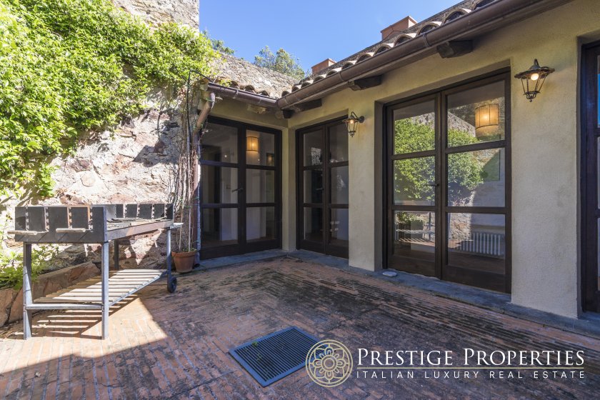 The Sentinel’s Retreat: A Tuscan Watchtower Whispering to the Sea - 5