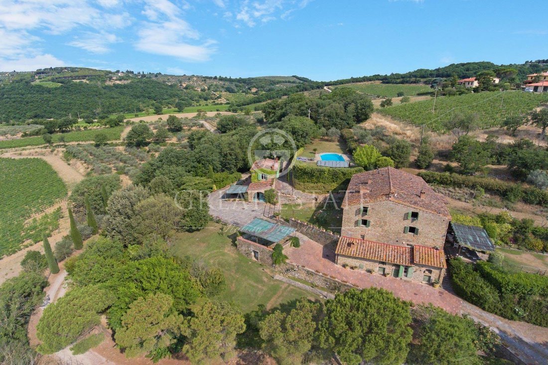 Casale Valentino In Arezzo, Tuscany, Italy For Sale (12063258)