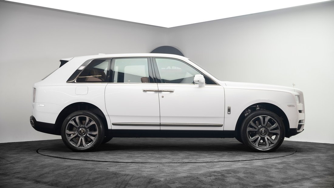 Suv in Dubai, Dubai, United Arab Emirates 3 - 12066162
