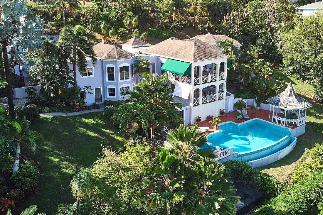 Stunning 6 Bedroom Villa With Landscaped In Gros Islet, Gros Islet