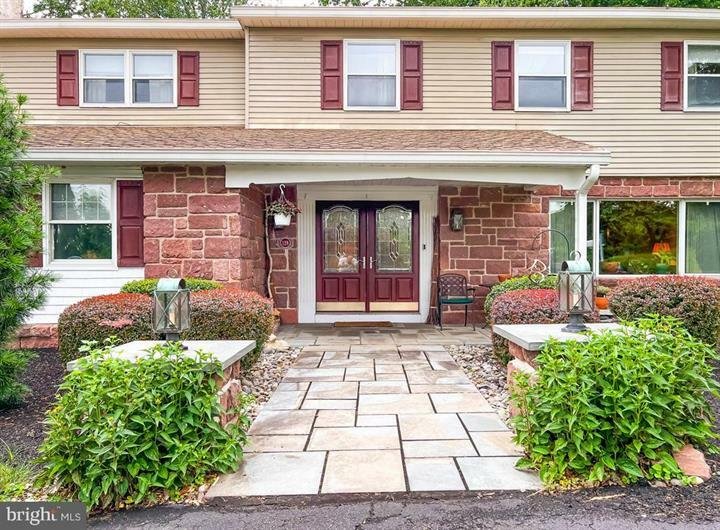 5 Bedrooms Single Family Detached In Langhorne, Pennsylvania, United