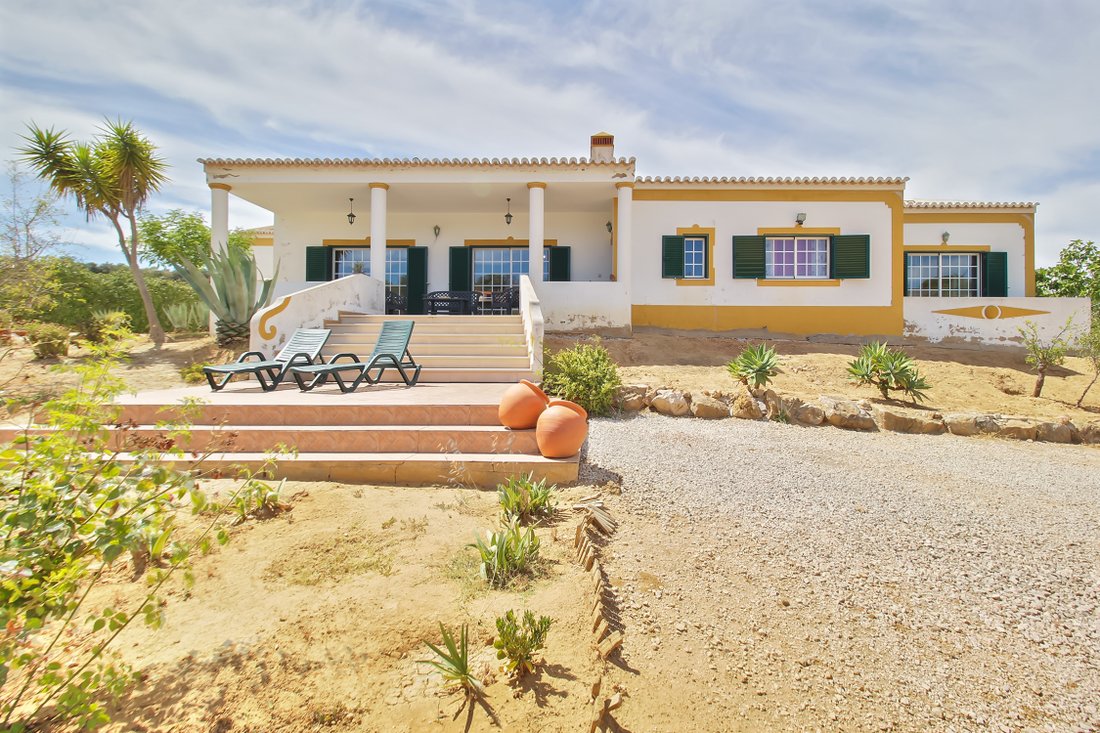 4 Bedroom Country Villa In Porshes In Porches, Algarve, Portugal For