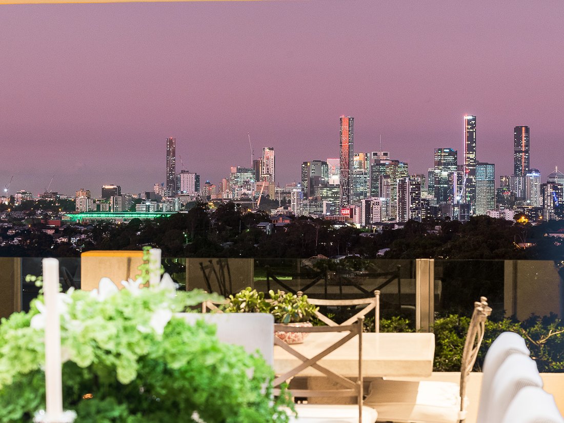 Charming, Stylish And Elegant Home With In Bardon, Queensland