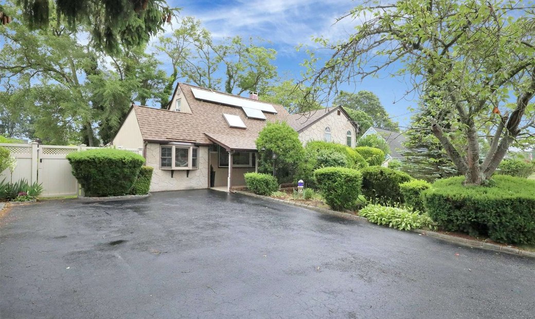 House Bay Shore In Bay Shore, New York, United States For Sale (12073920)