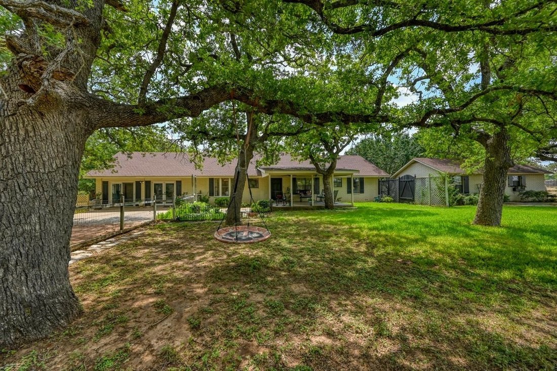 4 Bedrooms Single Family Detached In Fredericksburg, Texas, United States For Sale (12076539)