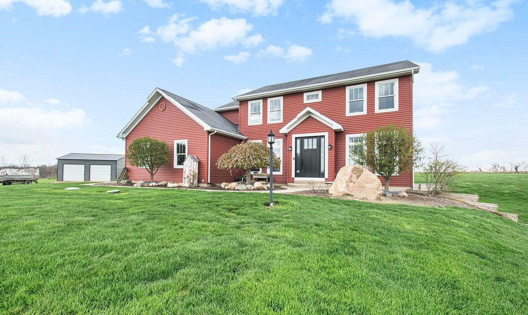 5 Bedrooms Single Family Detached In Middlebury, Indiana, United States For Sale (12073311)