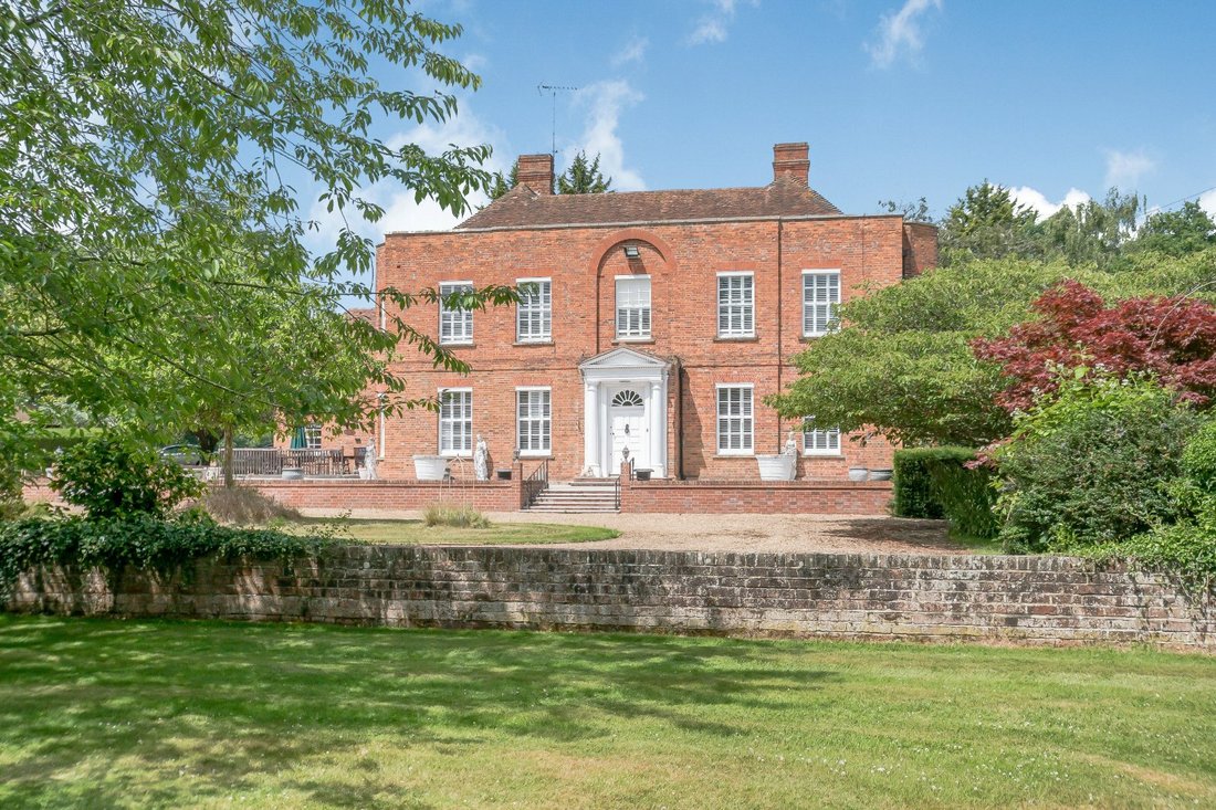 Hare Hatch House In Hare Hatch, England, United Kingdom For Sale (12074250)