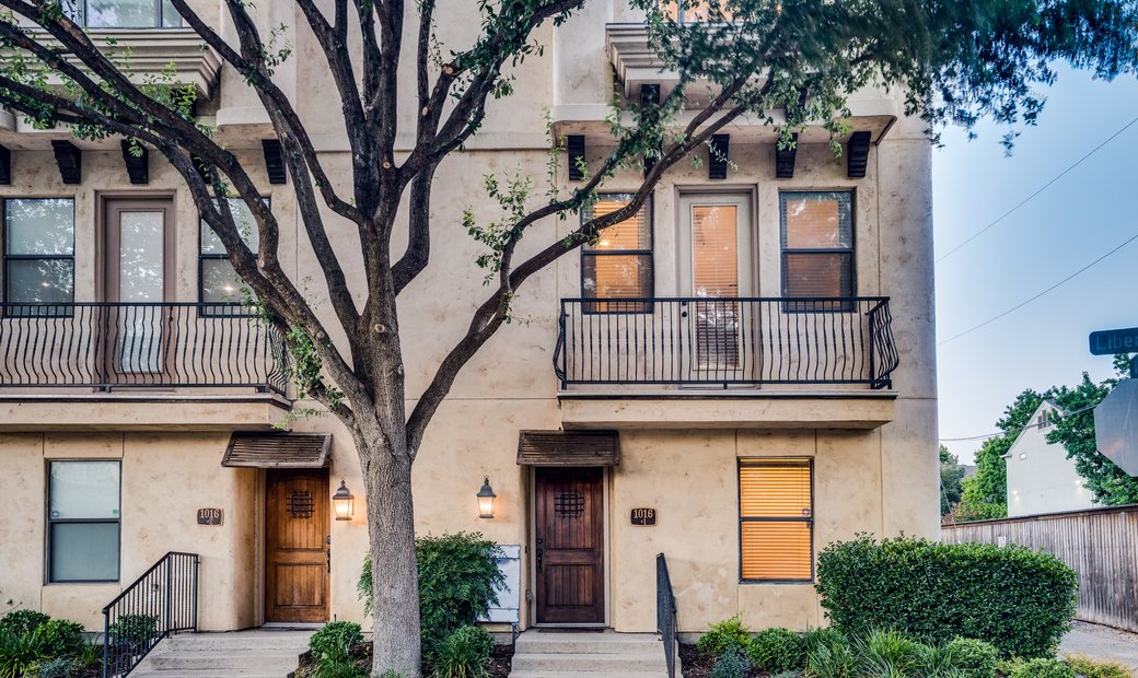 Three Story Condo With Rooftop Deck En Dallas, Texas, Estados Unidos En